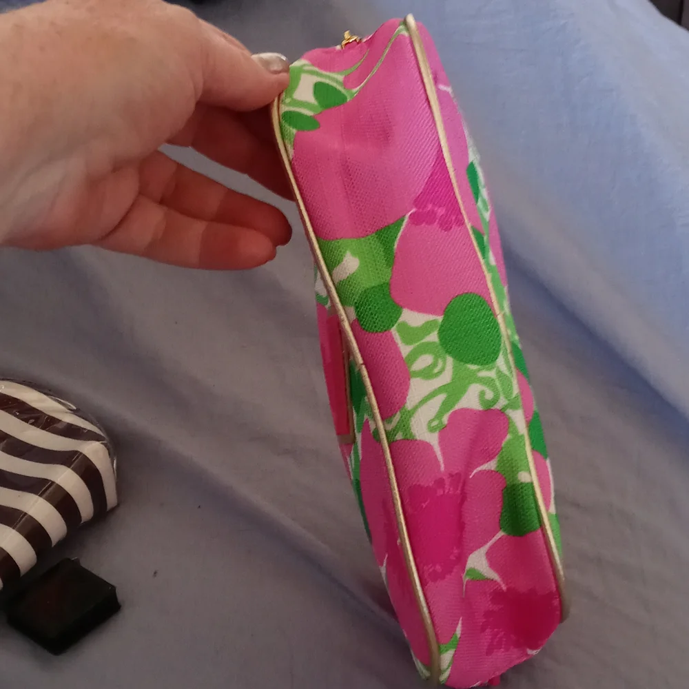 Estée Lauder zip mini bag